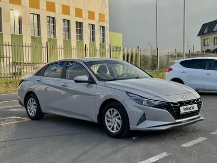Hyundai Elantra 2022 года за 6 890 000 тг. в Алматы – фото 3