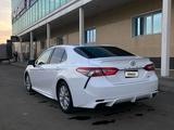 Toyota Camry 2018 года за 7 200 000 тг. в Уральск – фото 4