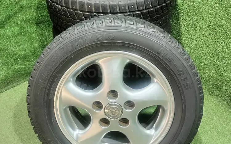 Зимние шипованные шины с дисками 195/65 R15 Оригинал Toyota за 150 000 тг. в Алматы