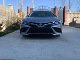 Toyota Camry 2018 года за 9 500 000 тг. в Шымкент – фото 2