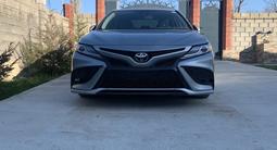 Toyota Camry 2018 года за 9 500 000 тг. в Шымкент – фото 2