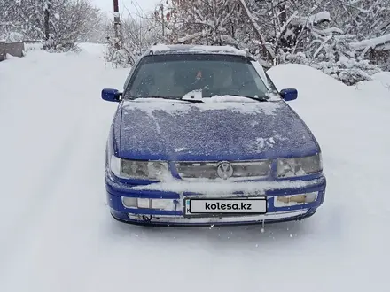 Volkswagen Passat 1994 года за 1 600 000 тг. в Усть-Каменогорск – фото 2