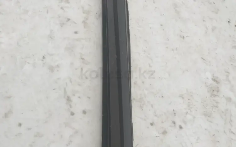 Накладка порога, левый от TOYOTA CAMRY, Б/У за 70 200 тг. в Астана