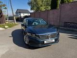 Volkswagen Passat 2020 года за 10 300 000 тг. в Алматы – фото 2