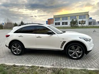 Infiniti FX37