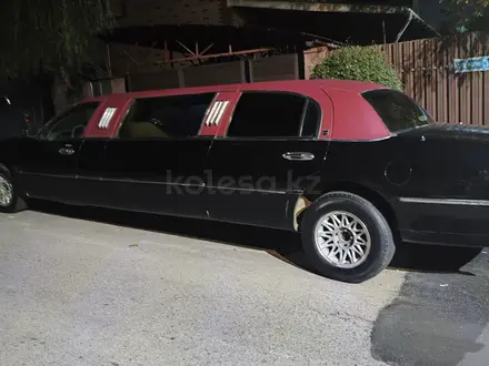 Lincoln Town Car 1999 года за 3 200 000 тг. в Алматы – фото 4