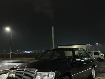 Mercedes-Benz E 230 1992 года за 2 200 000 тг. в Туркестан – фото 2