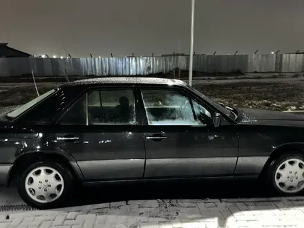 Mercedes-Benz E 230 1992 года за 2 200 000 тг. в Туркестан – фото 7