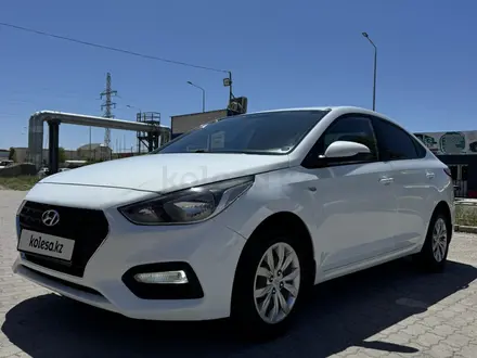 Hyundai Accent 2018 года за 6 750 000 тг. в Актау – фото 2