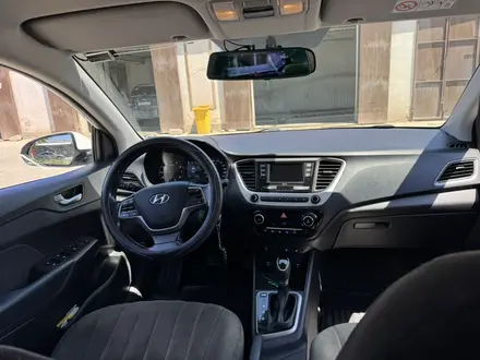 Hyundai Accent 2018 года за 6 750 000 тг. в Актау – фото 9