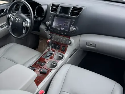 Toyota Highlander 2012 года за 9 500 000 тг. в Актобе – фото 11