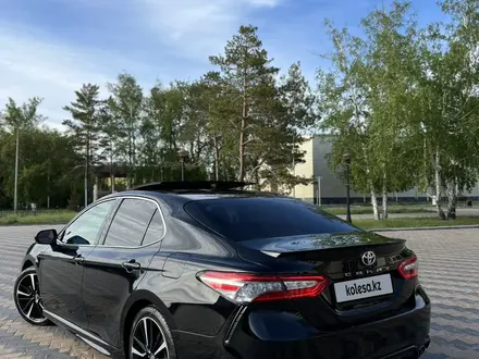 Toyota Camry 2018 года за 14 000 000 тг. в Астана – фото 2