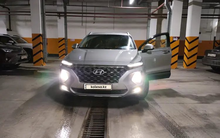 Hyundai Santa Fe 2019 года за 14 300 000 тг. в Астана