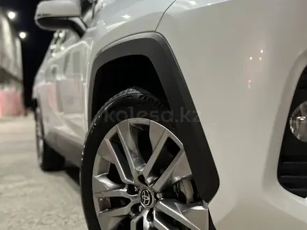 Toyota RAV4 2021 года за 17 500 000 тг. в Актау – фото 4