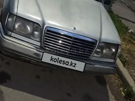 Mercedes-Benz E 220 1994 года за 1 000 000 тг. в Алматы – фото 4