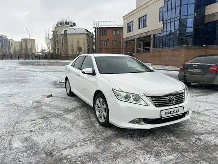 Toyota Camry 2014 года за 9 500 000 тг. в Актобе – фото 3