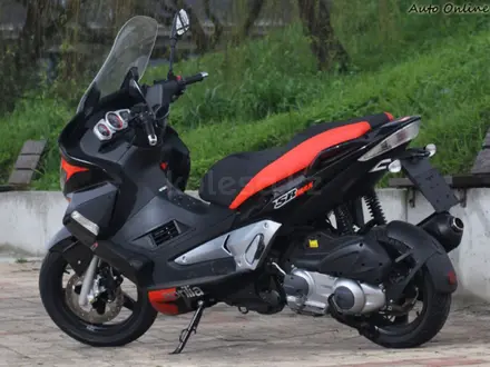 Aprilia  SR Max 300 2015 года за 800 000 тг. в Алматы