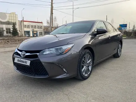 Toyota Camry 2017 года за 10 000 000 тг. в Уральск – фото 3