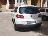 Volkswagen Tiguan 2010 года за 5 000 000 тг. в Астана – фото 2