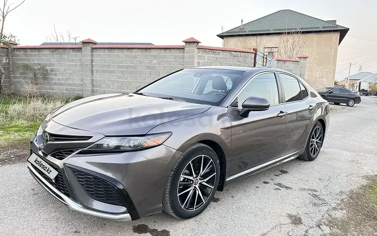 Toyota Camry 2022 годаfor11 600 000 тг. в Шымкент