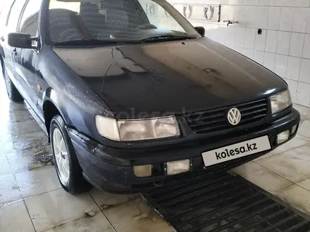 Volkswagen Passat 1995 года за 2 000 000 тг. в Атырау – фото 16