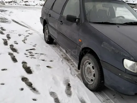 Volkswagen Passat 1995 года за 2 000 000 тг. в Атырау – фото 45