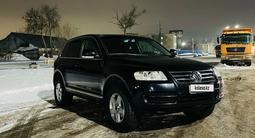 Volkswagen Touareg 2004 года за 4 600 000 тг. в Астана