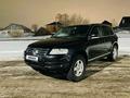 Volkswagen Touareg 2004 года за 4 600 000 тг. в Астана – фото 2