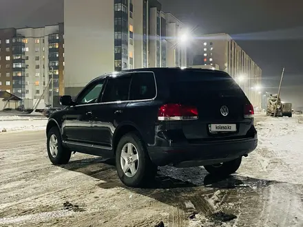 Volkswagen Touareg 2004 года за 4 600 000 тг. в Астана – фото 3