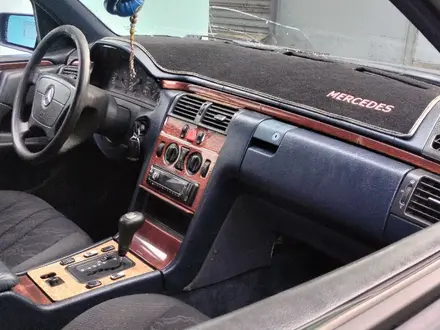 Mercedes-Benz E 230 1996 года за 1 150 000 тг. в Алматы – фото 13