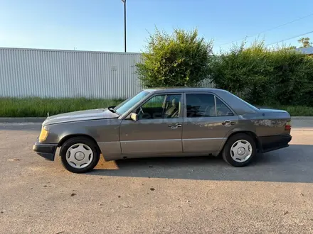 Mercedes-Benz E 230 1991 года за 900 000 тг. в Алматы – фото 3