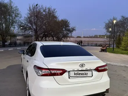 Toyota Camry 2018 года за 11 500 000 тг. в Костанай – фото 4