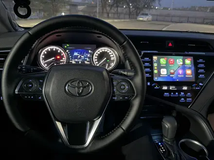 Toyota Camry 2018 года за 11 500 000 тг. в Костанай – фото 13