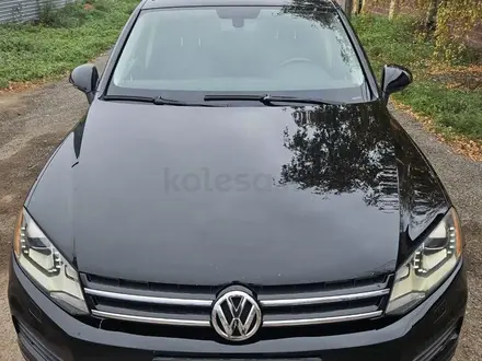 Volkswagen Touareg 2012 года за 11 000 000 тг. в Астана