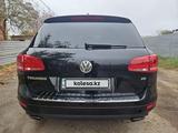 Volkswagen Touareg 2012 года за 11 000 000 тг. в Астана – фото 5