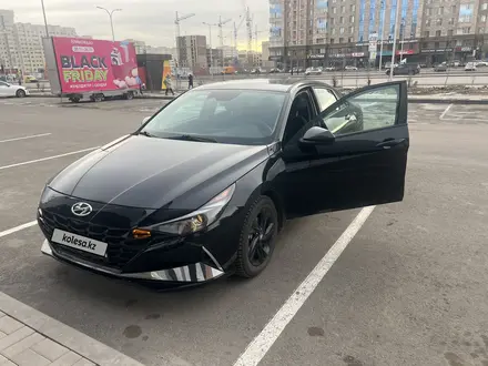 Hyundai Elantra 2021 года за 10 800 000 тг. в Астана – фото 2