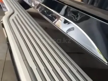 Выдвижные электропороги подножки пороги на Mercedes-Benz за 450 000 тг. в Астана – фото 2