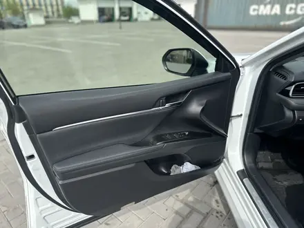 Toyota Camry 2023 года за 16 000 000 тг. в Алматы – фото 20