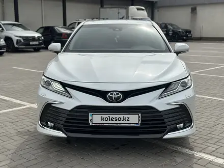 Toyota Camry 2023 года за 16 000 000 тг. в Алматы – фото 2