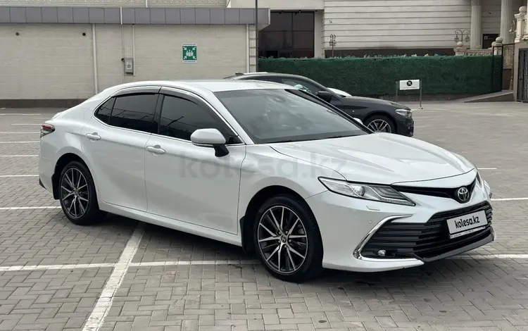 Toyota Camry 2023 года за 16 000 000 тг. в Алматы