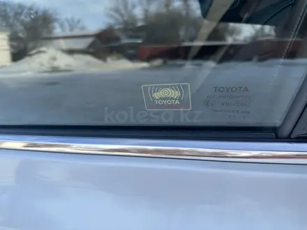 Toyota Camry 2019 года за 14 000 000 тг. в Уральск – фото 18