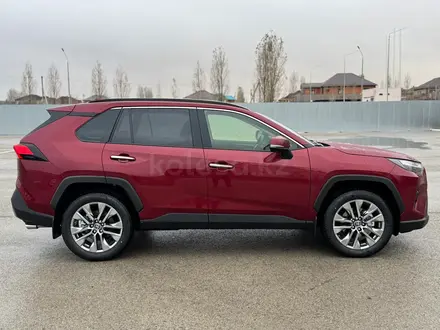 Toyota RAV4 Luxe+ 2025 года за 21 500 000 тг. в Актобе – фото 7