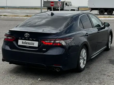 Toyota Camry 2021 года за 11 500 000 тг. в Караганда – фото 2