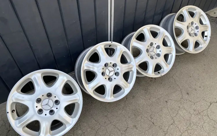 Комплект оригинальных дисков на Мерседес A220 за 160 000 тг. в Алматы
