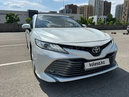 Toyota Camry 2019 года за 14 000 000 тг. в Алматы – фото 2