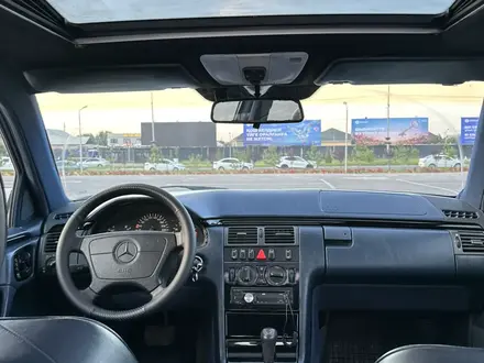 Mercedes-Benz E 320 1997 года за 4 000 000 тг. в Шымкент – фото 18
