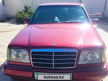 Mercedes-Benz E 220 1995 года за 2 100 000 тг. в Сарыагаш – фото 2