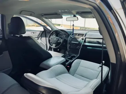 Toyota Camry 2017 года за 6 999 990 тг. в Актобе – фото 13