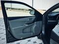 Toyota Camry 2017 года за 6 999 990 тг. в Актобе – фото 14