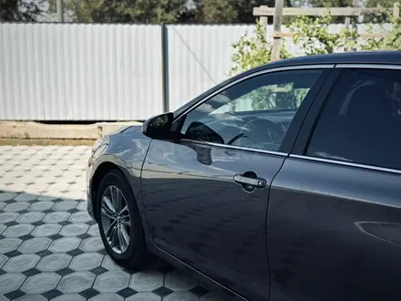 Toyota Camry 2017 года за 6 999 990 тг. в Актобе – фото 4